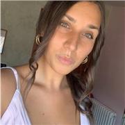 Docente di italiano, storia, geografia e latino impartisce lezioni private online per studenti delle scuole elementari, medie e superiori